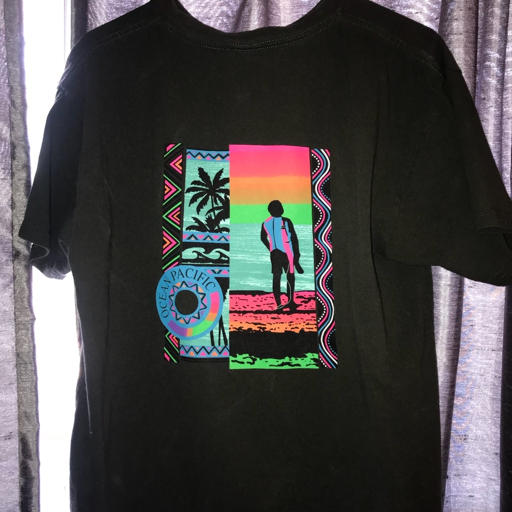 *****URBAN OUTFITTERS****** super cute t-shirt!